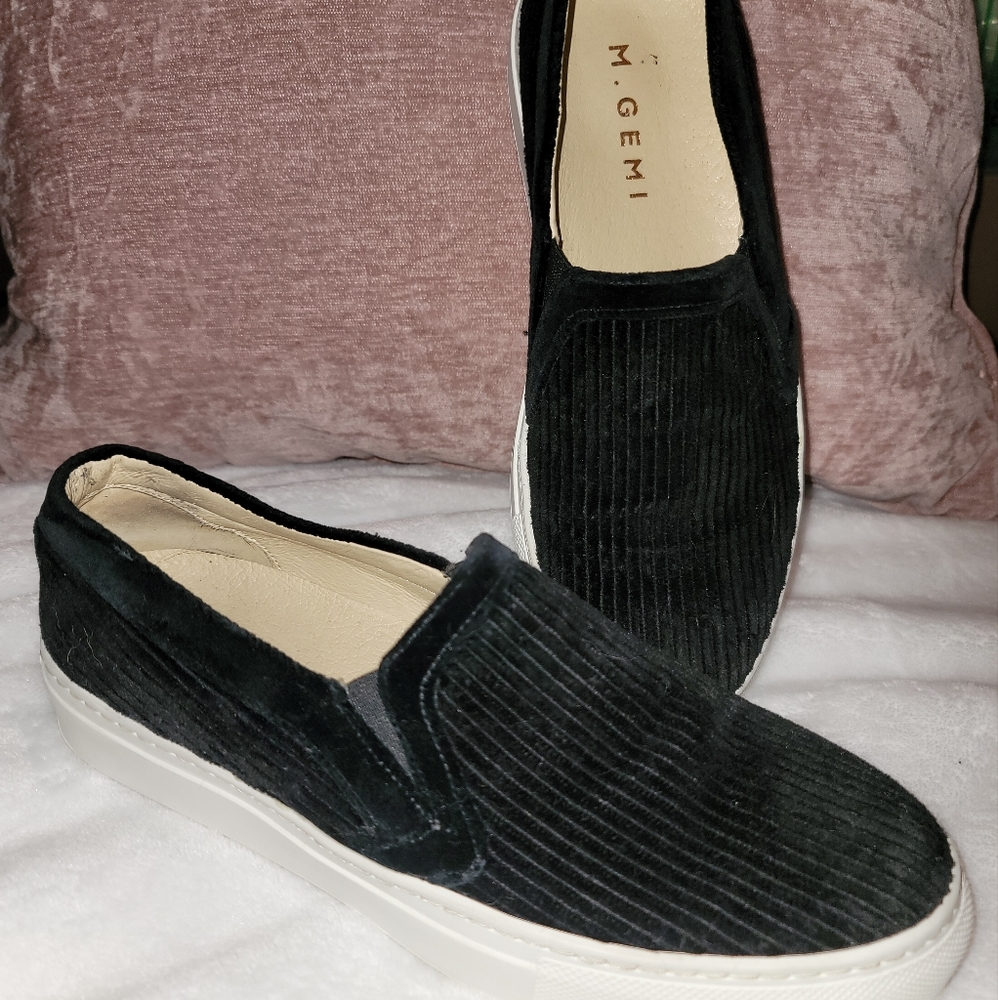 The Cerchio Sneaker by M.Gemi, Black Suede 37.5